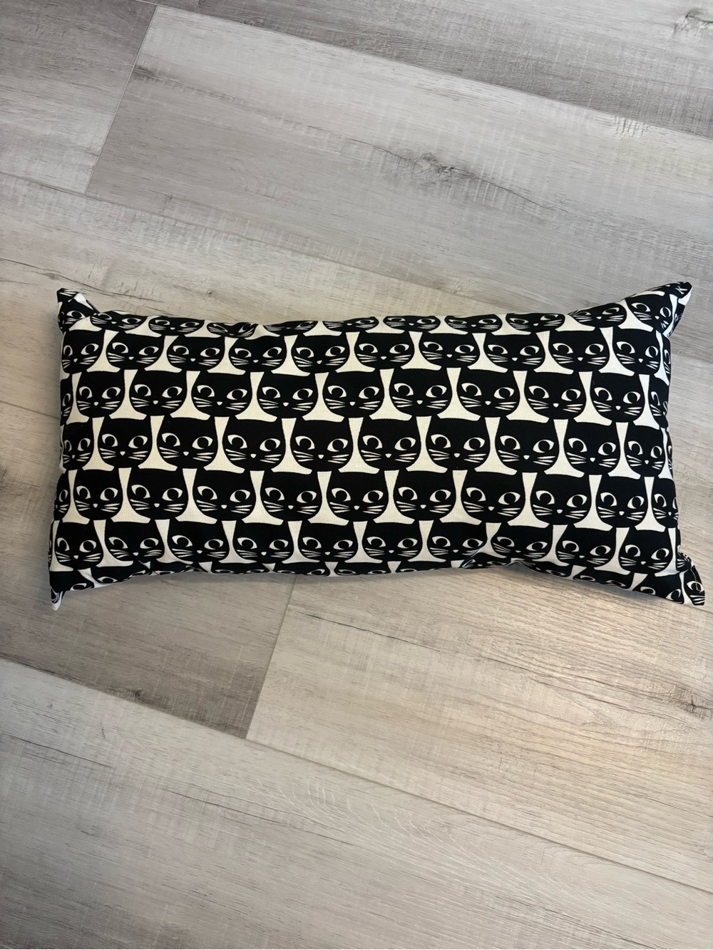 Black and White Cat Pattern Lumbar Pillow